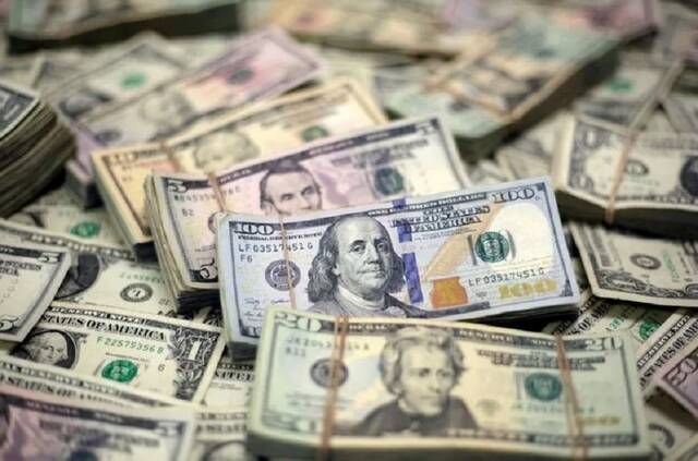 الدولار يواصل مكاسبه لليوم الثالث مع ترقب تقرير الوظائف