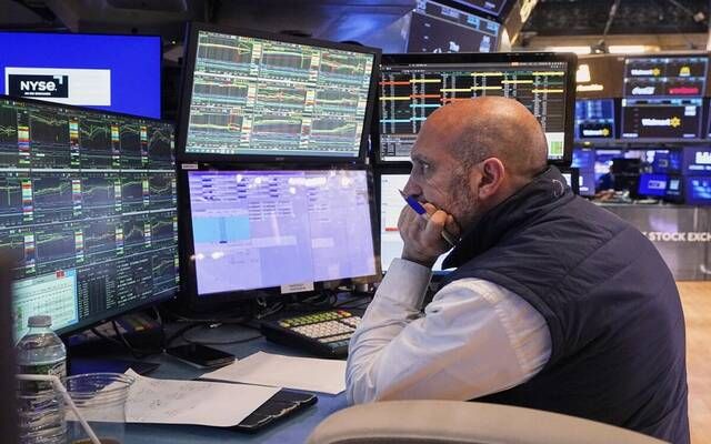 الأسهم الأمريكية تفتح على انخفاض متأثرة بالخلاف بين ترامب والفيدرالي