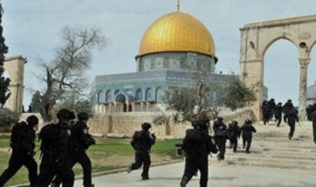 270 مستوطنا إسرائيليا يقتحمون باحات المسجد الأقصى بحماية قوات الاحتلال