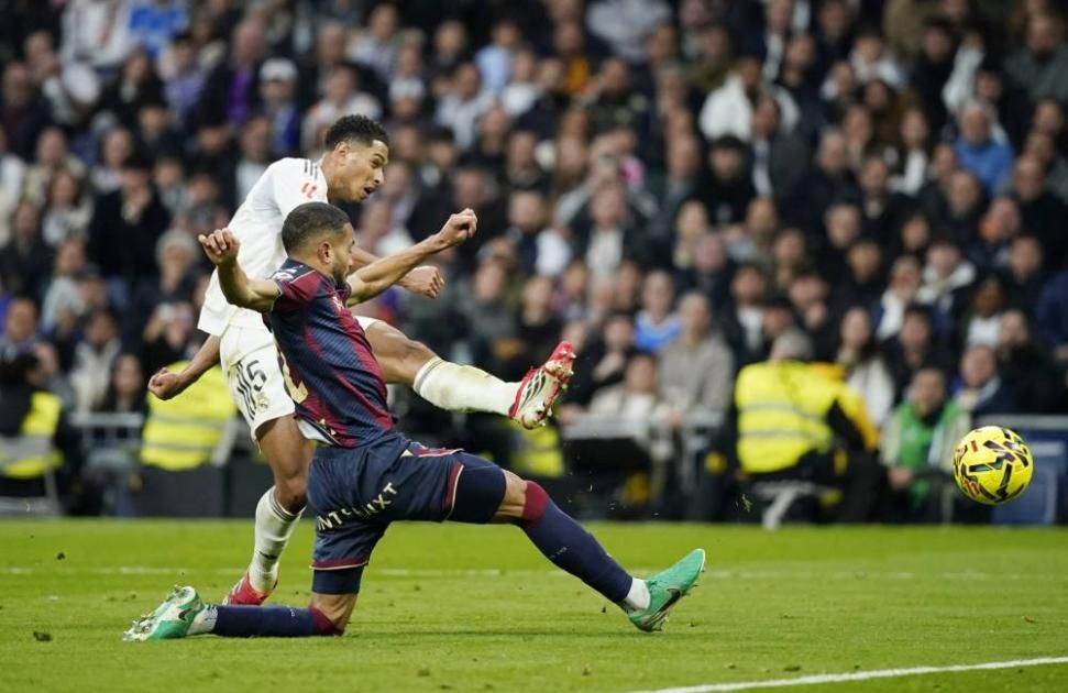 جمهور ريال مدريد يحلم بصفقة كايسيدو