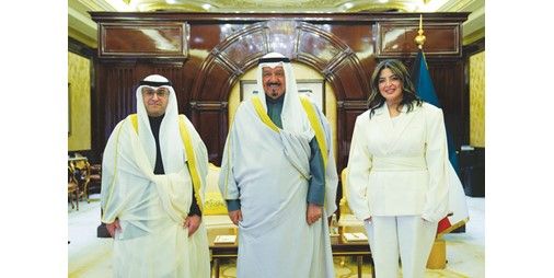 رئيس الوزراء يستقبل وزير «شؤون البلدية» ومدير عام بلدية الكويت