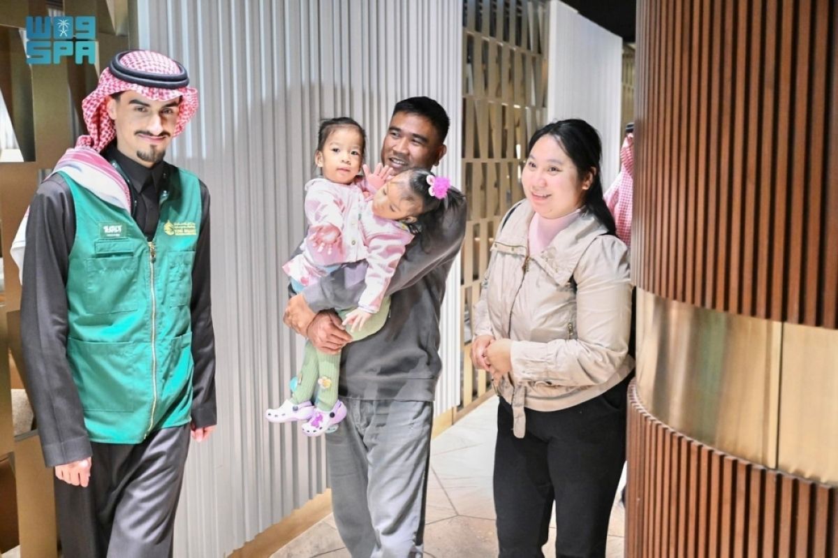 إنفاذا لتوجيهات الملك وولي العهد.. وصول 3 توائم ملتصقة من تنزانيا والفلبين إلى الرياض