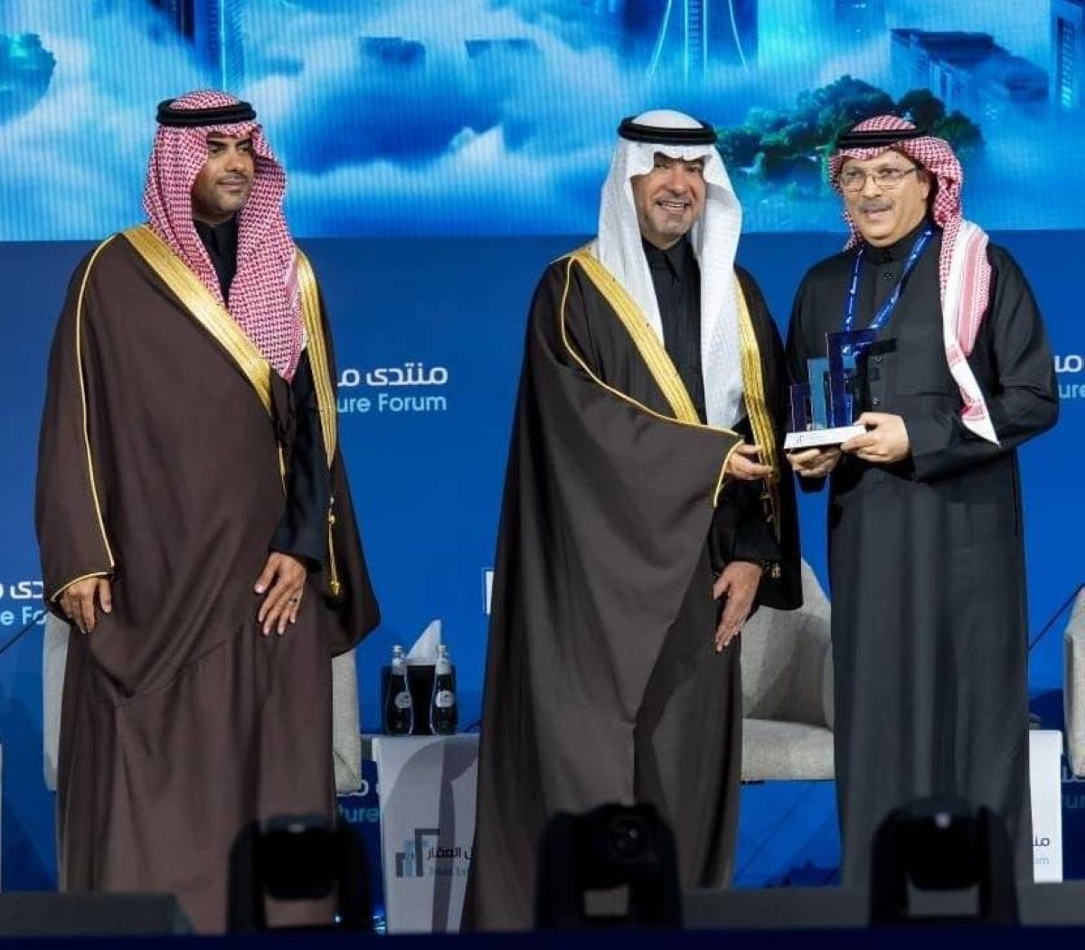 الحقيل يُكرم "وجهة ألما" في منتدى مستقبل العقار 2026 تزامناً مع بدء مرحلة التطوير العمراني