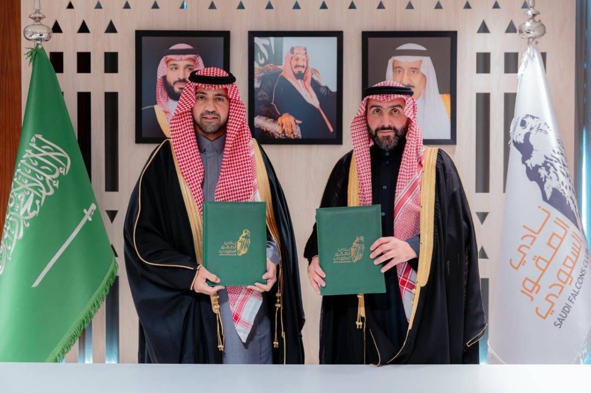 نادي الصقور والمكتب الإستراتيجي لتطوير منطقة الحدود الشمالية يوقّعان اتفاقية لتنظيم برامج وفعاليات للصقارة