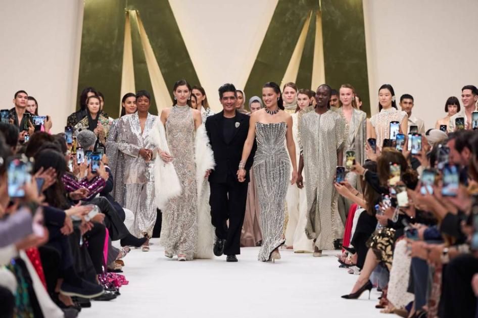 مانيش مالهوترا يعود إلى منصّات أسبوع دبي للموضة