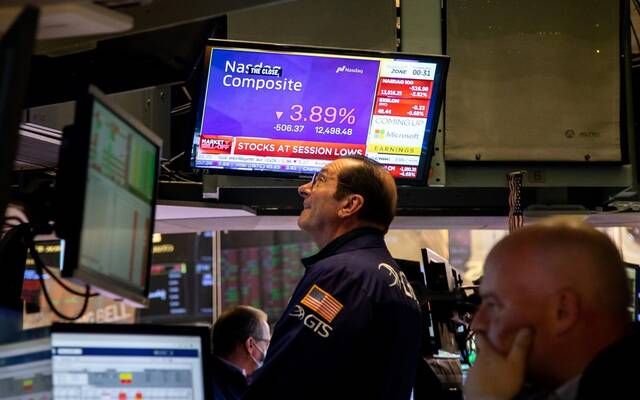 أسهم "ميتا" تدفع "ستاندرد آند بورز 500" إلى الارتفاع طفيفاً