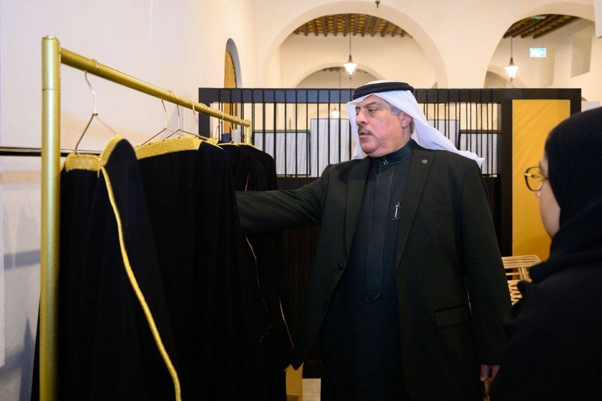 سوق البشت الدولي" بالأحساء.. جسر يربط عراقة الحرفة بالعالمية