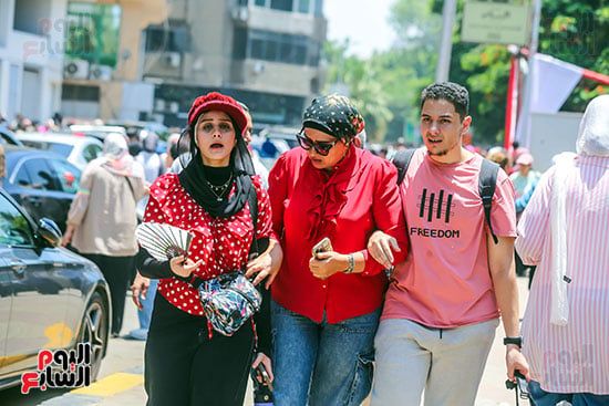 طالبات الثانوية العامة بعد أداء امتحان اللغة العربية