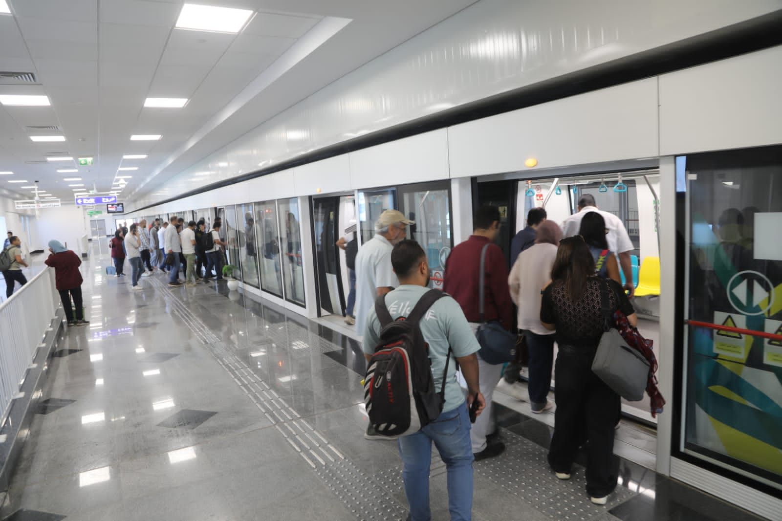 إقبال جماهيري كبير على مونوريل شرق النيل إقبال جماهيري كبير على مونوريل شرق النيل