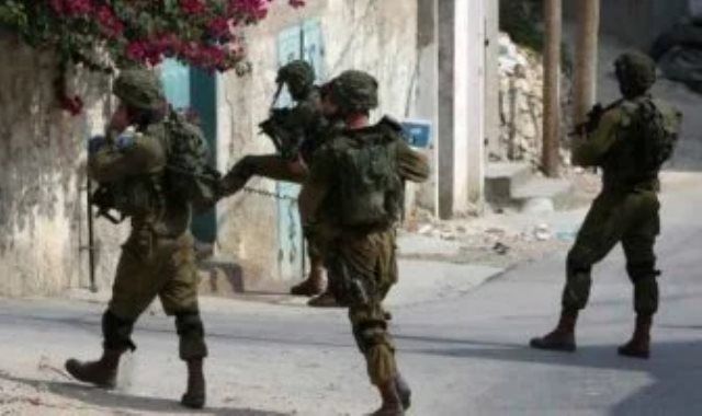 قوات الاحتلال الإسرائيلى تستولى على منزل فلسطينى وتحوله لثكنة عسكرية