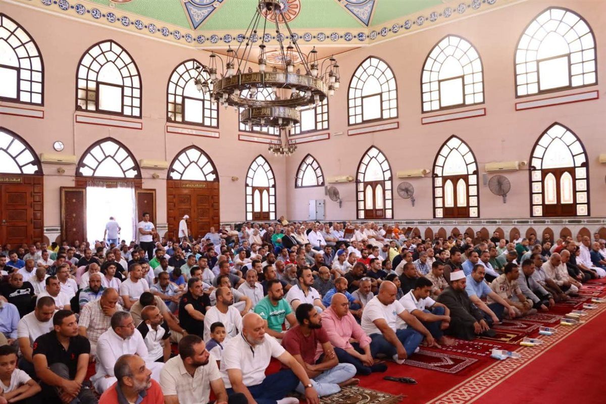 محافظ دمياط يؤدي صلاة الجمعة بمسجد قباء