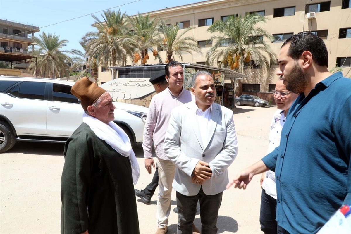 المحافظ فى زيارة مفاجئة لمستشفى ديرب المركزى 
