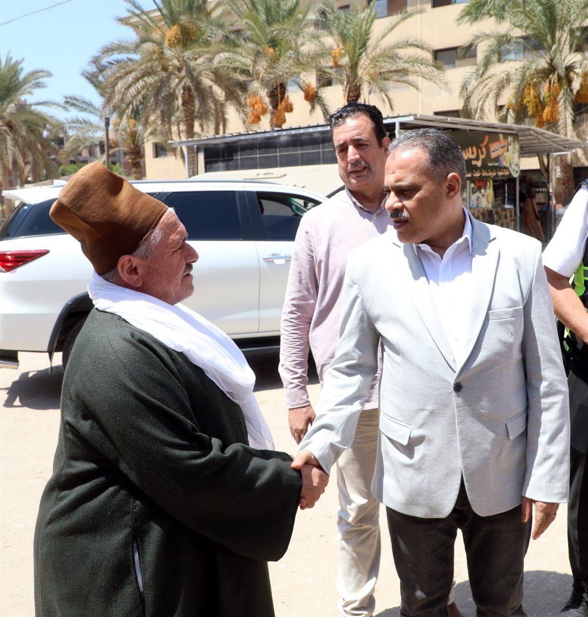 المحافظ فى زيارة مفاجئة لمستشفى ديرب المركزى 
