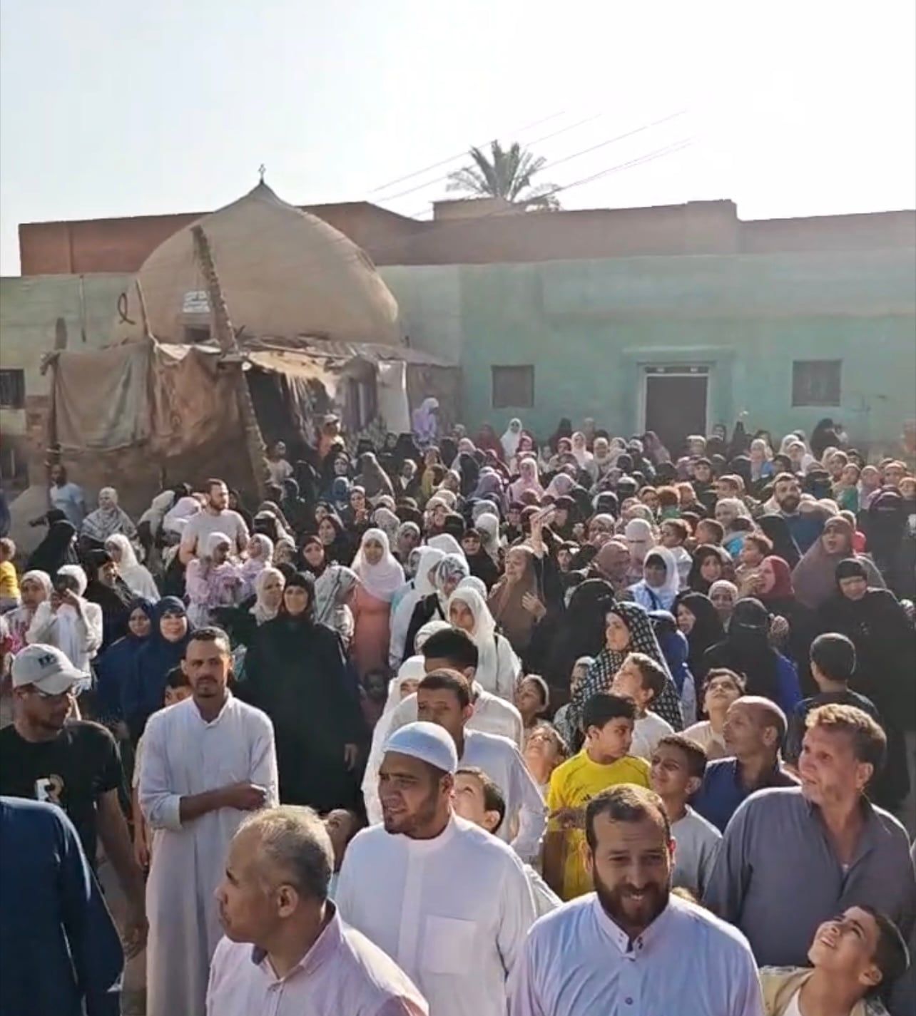 الأهالى الذاهبين للعمرة الأهالى الذاهبين للعمرة