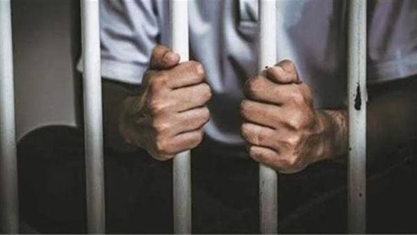 تعلم من الإنترنت وكشفه بـ500 جنيه، اعترافات عاطل انتحل صفة طبيب نفسي بعين شمس
