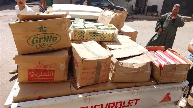 "تموين قنا وسلامة الغذاء" يضبطان 775 كيلو لانشون و114 علبة جبن شيدر بنجع حمادي