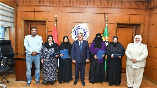 محافظ الدقهلية يوزع 5 رحلات عمرة على أبناء المحافظة الأولى بالرعاية