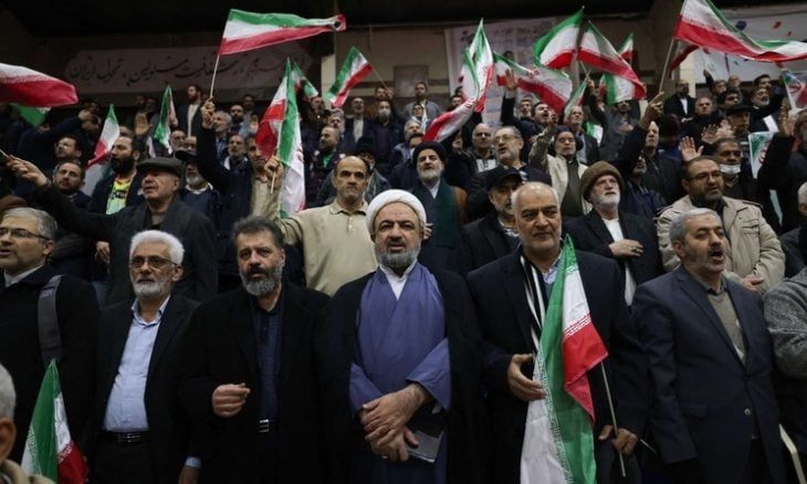 إيران تسجن نائبا متشددا على خلفية مقال انتقد فيه رئيس البرلمان