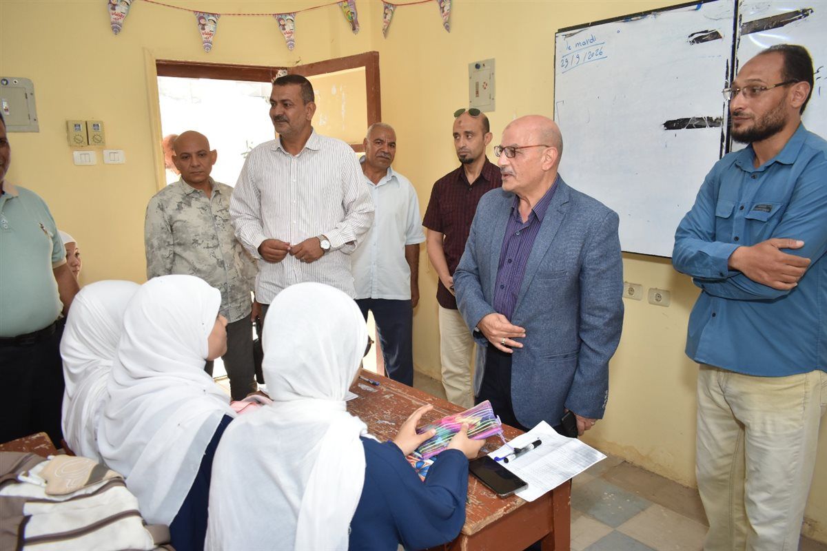 مدير تعليم سوهاج يتابع انتظام الدراسة بمدارس إدارة البلينا التعليمية