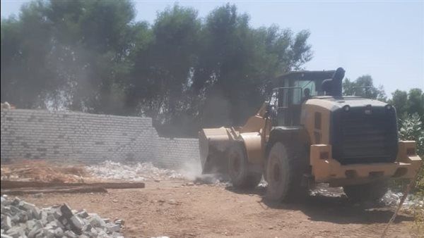 الموجة 30، إزالة 18 حالة تعدٍّ واسترداد 53 فدانا من أراضي الدولة بقنا وقفط