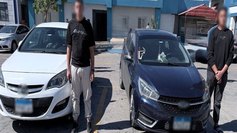 ضبط طالبين أديا حركات استعراضية أعلى سيارتين أثناء سيرهما بالإسكندرية