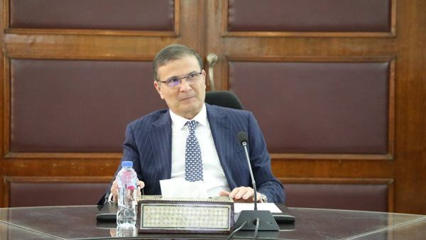 فاروق يبحث سبل تعزيز الاستثمارات الزراعية ودعم مشاركة القطاع الخاص في استصلاح الأراضي الصحراوية