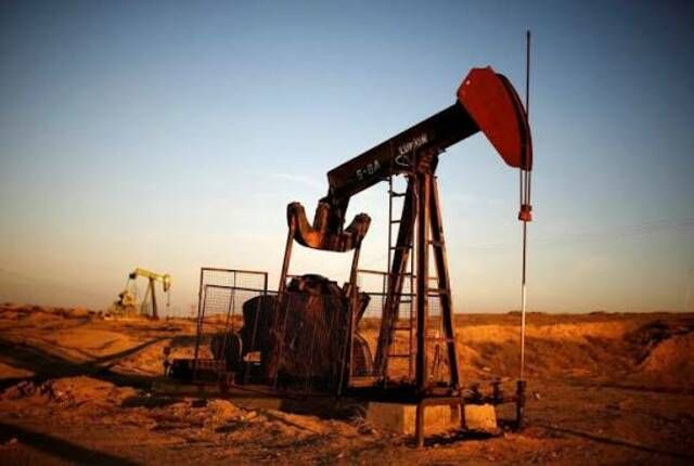 النفط يرتفع وسط تقارير حظر شركات التكرير الصينية لصادرات للوقود
