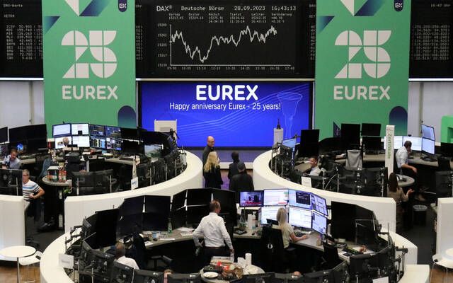 الأسهم الأوروبية تتراجع مع تصاعد مخاوف التضخم وتعثر محادثات السلام