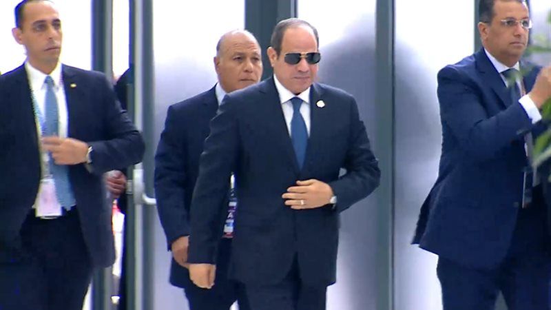 السيسي يتفقد أجنحة البنك الأفريقي والنيباد ومصر بمنتدى العلمين أفريقيا