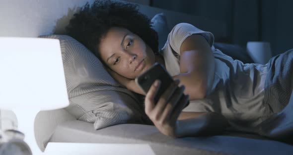 لا تجعلي هاتفكِ بوابة لمشكلات الآخرين