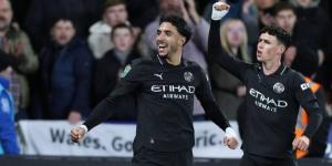 عمر مرموش وبن شرقي يقودان مانشستر سيتي إلى ربع نهائي كأس الرابطة