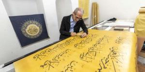 عراقي يخط أكبر مصحف بالعالم في 6 سنوات (صور)