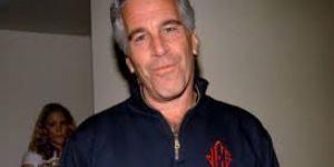 وثائق إبستين تكشف مراسلات مع ستيف بانون حول أوروبا وسخرية من ميركل