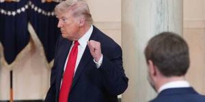 ترامب
يقفز
بالإنفاق
الدفاعي
500
مليار
دولار
في
ميزانية
2027