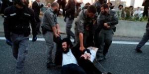 يهود الحريديم يتظاهرون أمام مكاتب التجنيد احتجاجا على التجنيد الإجباري