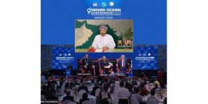 وزير
خارجية
عُمان
يدعو
إلى
صون
حرية
الملاحة
ويؤكد
التزام
بلاده
بقانون
البحار