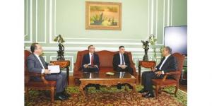 وزير
الخارجية:
قطاع
الدواء
والمستلزمات
الطبية
يمثل
ركيزة
أساسية
لتعزيز
التعاون
المصري
مع
الدول
الأفريقية