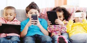 د. مصطفى إبراهيم: الأفراط في استخدام الأجهزة الرقمية يؤدي إلى تأخر النمو وتشتت الانتباه وأرهاق الأعصاب