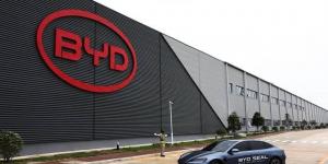BYD
      تتوقع:
      80%
      من
      مبيعات
      السيارات
      في
      الصين
      ستكون
      كهربائية