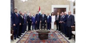 عون
يتلقى
اتصالات
من
فانس
ورئيس
الوزراء
القطري
حول
وقف
النار
ومنع
التصعيد:
لا
أحد
يفاوض
عنا