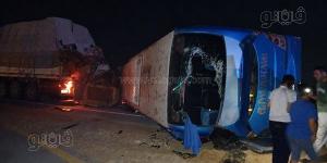 مصرع 4 أشخاص وإصابة 57 آخرين في تصادم مروع بين أتوبيس وسيارة نقل بمحور الضبعة