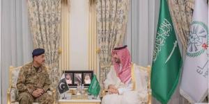 وزير الدفاع السعودي وقائد الجيش الباكستاني يبحثان مواجهة الاعتداءات على مكة