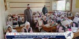 رئيس منطقة سوهاج الأزهرية يتفقد معهد فتيات لمتابعة انتظام الدراسة
