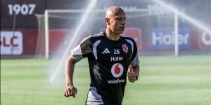 عمرو الجزار يبدأ برنامج العلاج الطبيعي بعد العودة إلى القاهرة