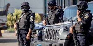 "ابني يا ناس".. انهيار أم أمام جثمان نجلها بعد قتله على يد شقيقه بمصر القديمة
