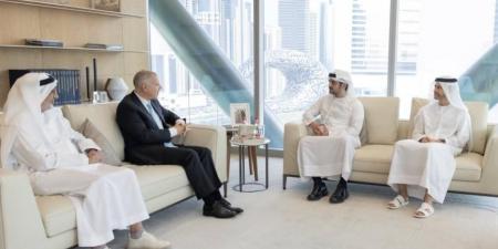 مكتوم بن محمد يبحث مع رئيس «إتش إس بي سي» تبنّي الابتكار في الخدمات المصرفية