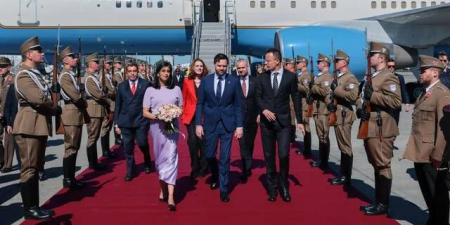 المجر
      توافق
      على
      شراء
      نفط
      أمريكي
      في
      قمة
      أوربان
      وفانس