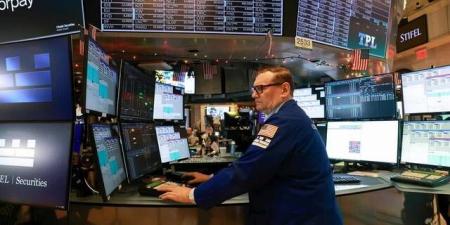 "وول
      ستريت"
      تقفز
      بقوة
      في
      أول
      جلسة
      بعد
      الهدنة
      الأمريكية-الإيرانية