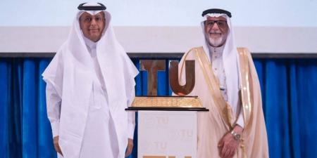 جامعة الطائف تكرم جمعية أدبي ضمن شركاء الأثر