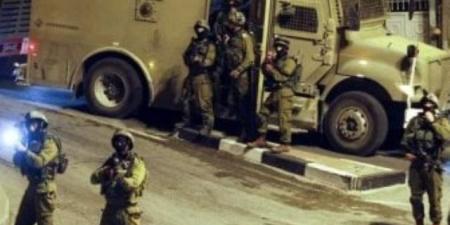 الاحتلال يقتحم مدينة نابلس ويداهم محال تجارية